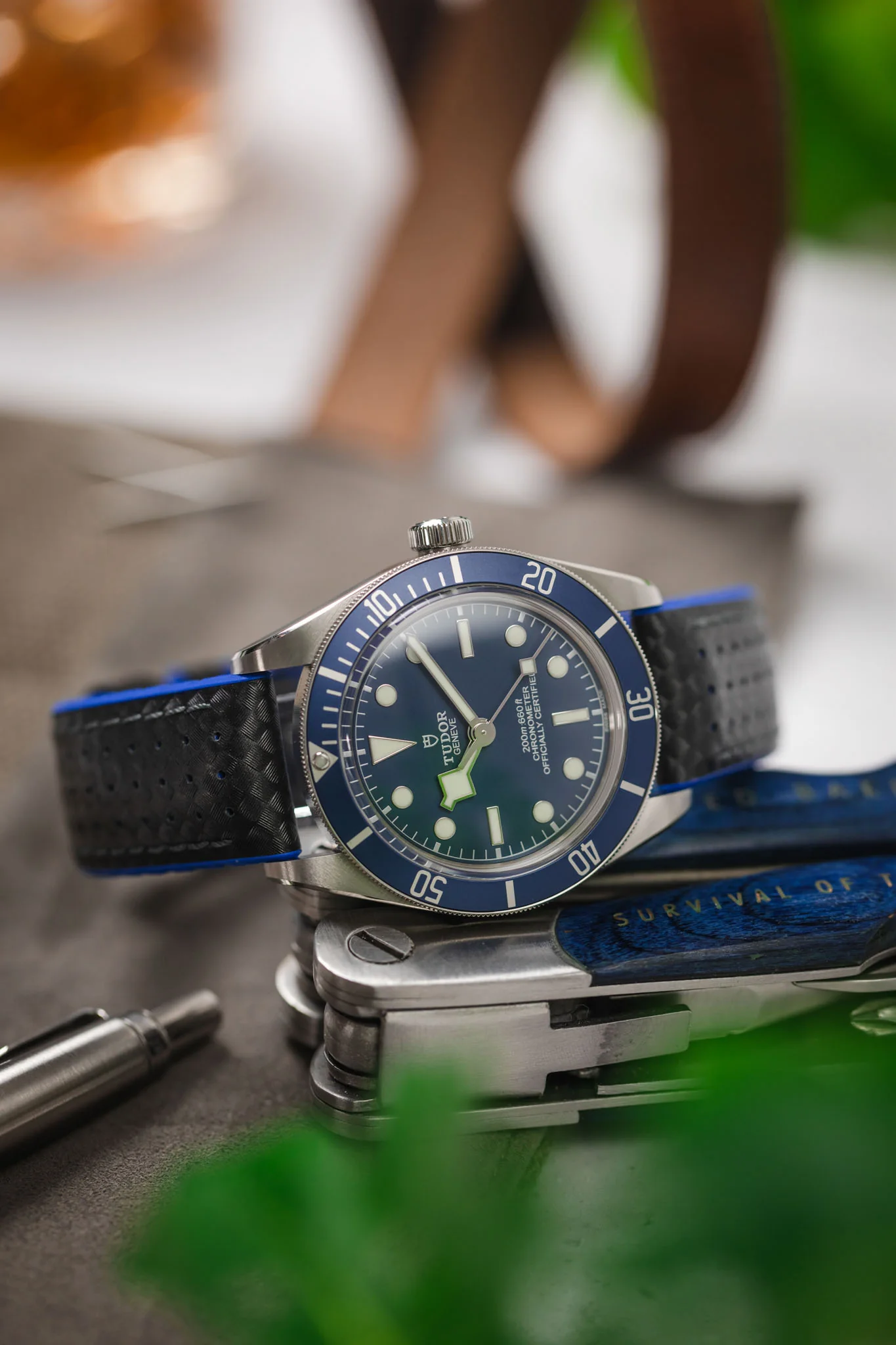 Hirsch AYRTON Carbon Embossed Performance Watch Strap in BLACK / BLUE - Image 4