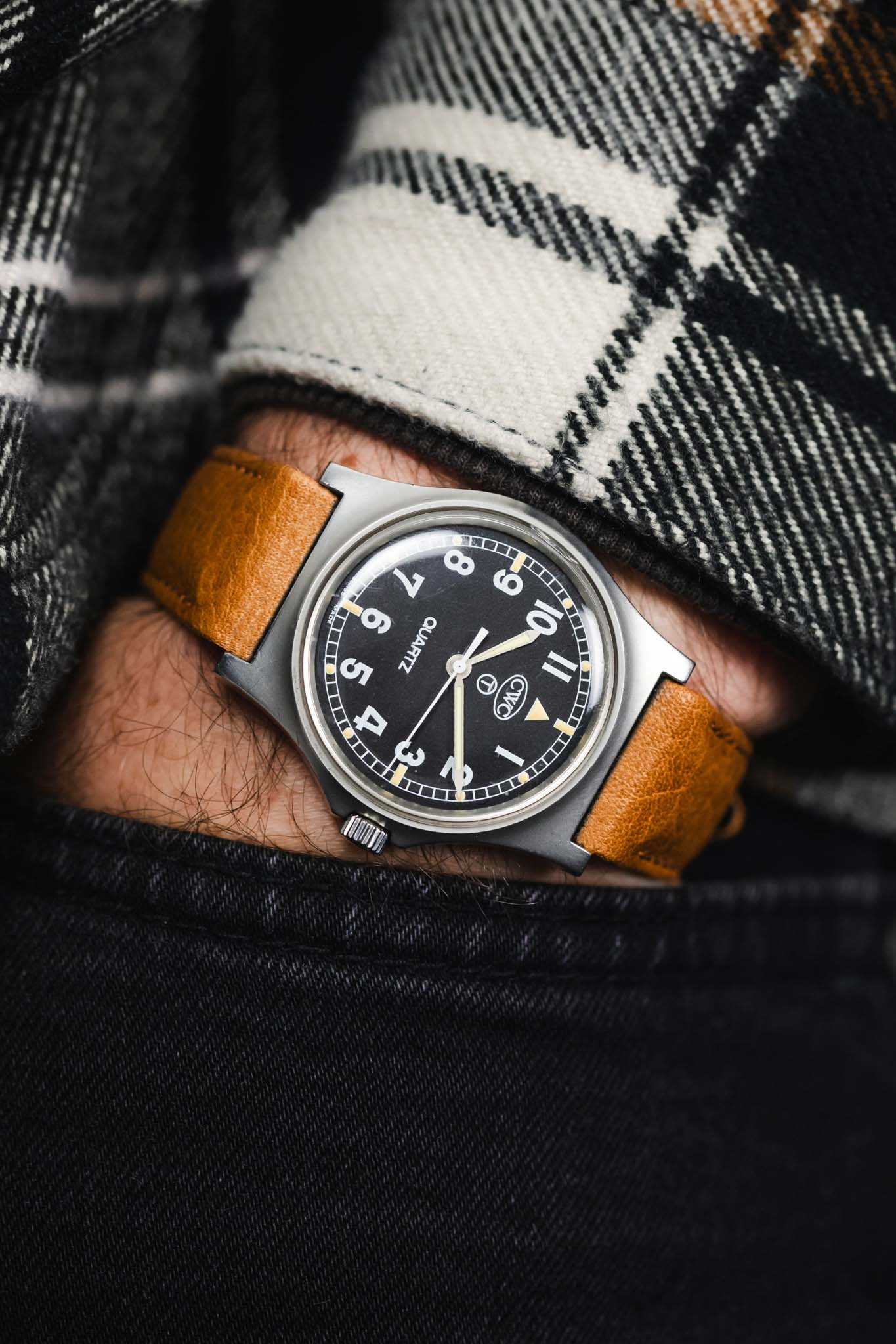 Hirsch CAMELGRAIN Open-Ended No-Allergy Leather Watch Strap in HONEY - Image 6