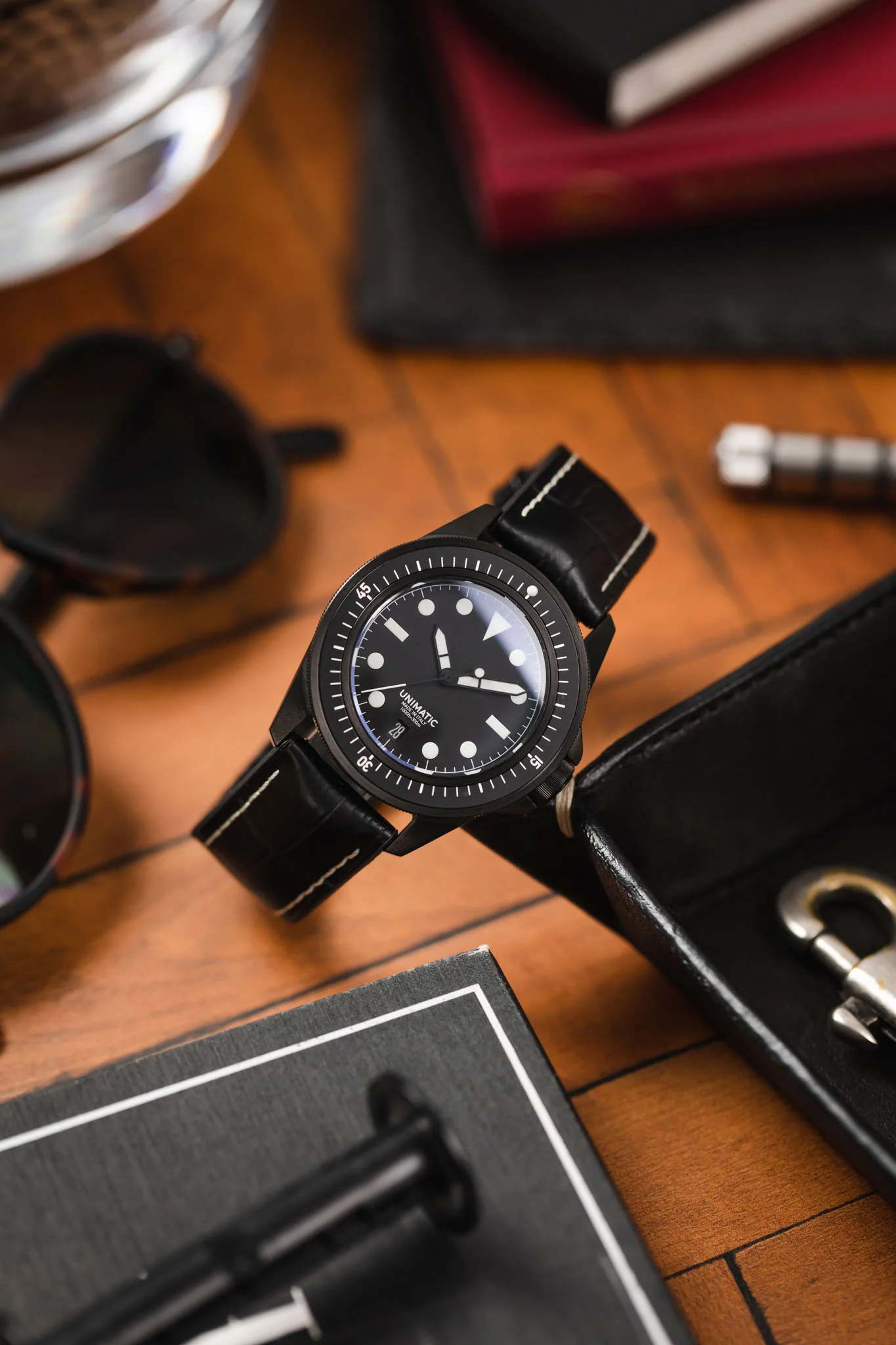 Hirsch GEORGE Alligator Embossed Performance Watch Strap in BLACK/WHITE - Image 4