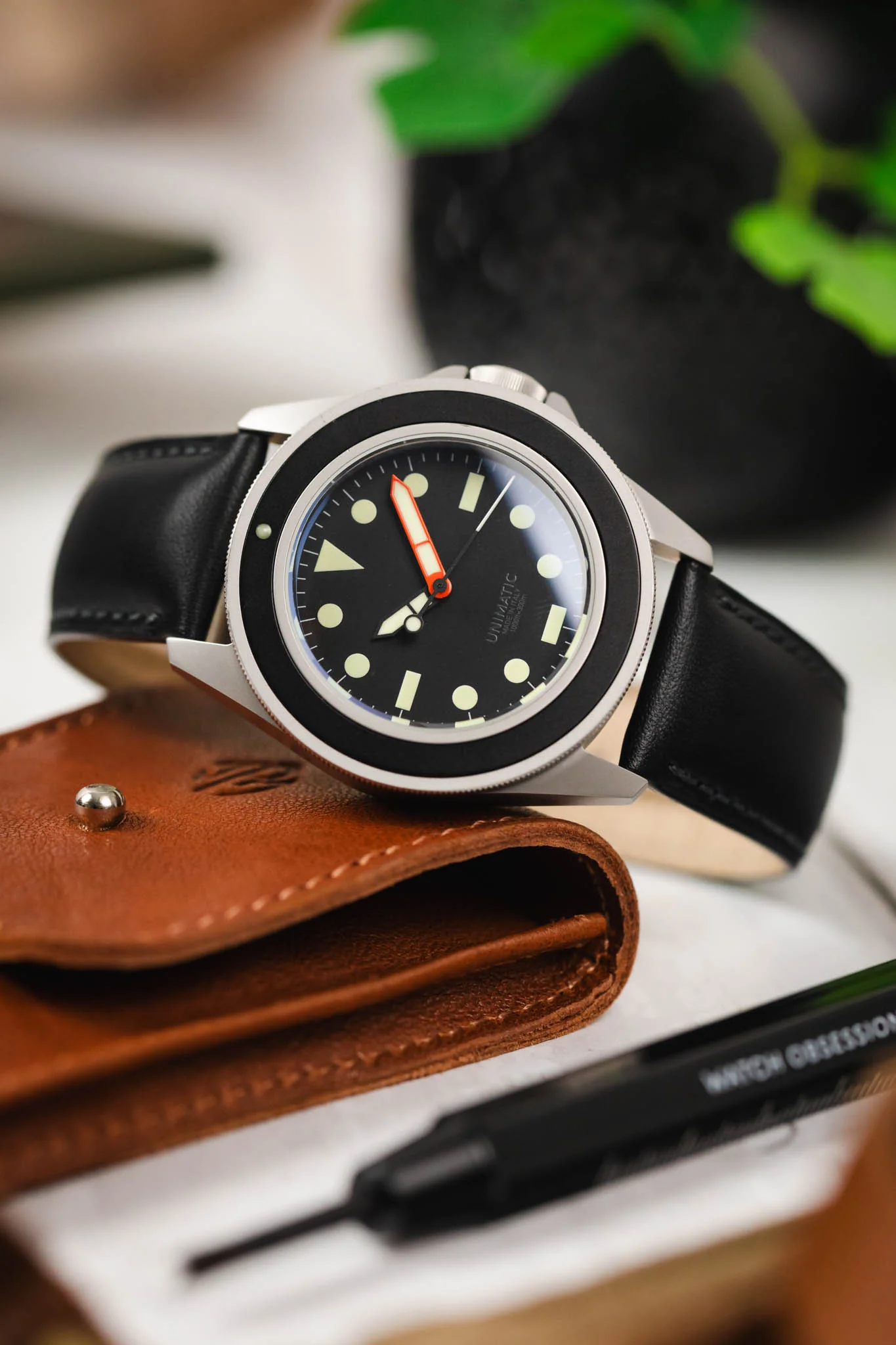 Hirsch KENT Textured Natural Leather Watch Strap in BLACK - Image 4