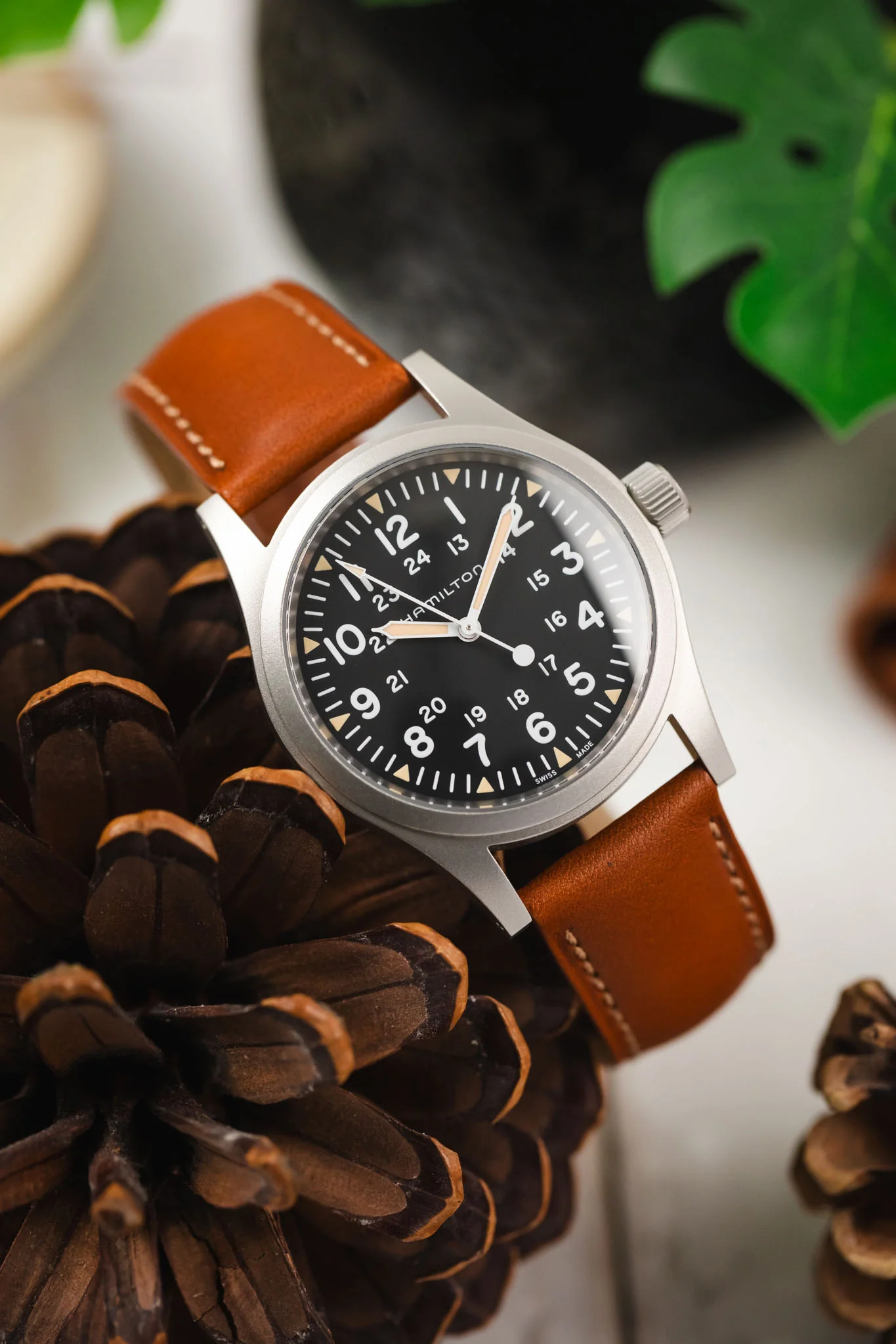 Hirsch KENT Textured Natural Leather Watch Strap in GOLD BROWN - Image 4