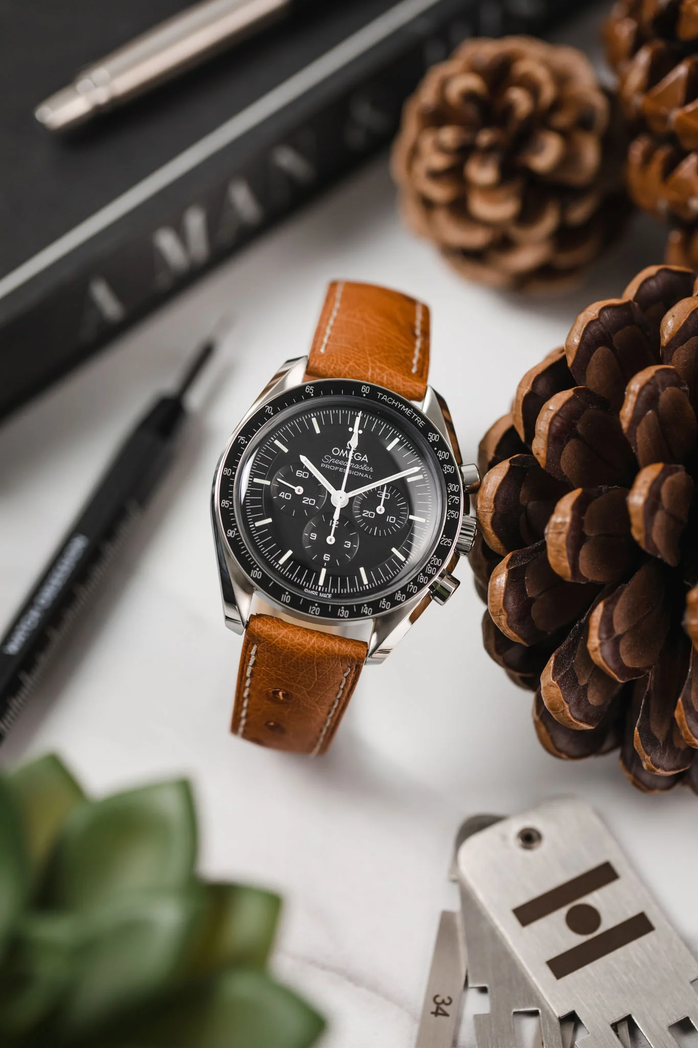 Hirsch MASSAI OSTRICH Leather Watch Strap in GOLD BROWN With WHITE Stitching - Image 4