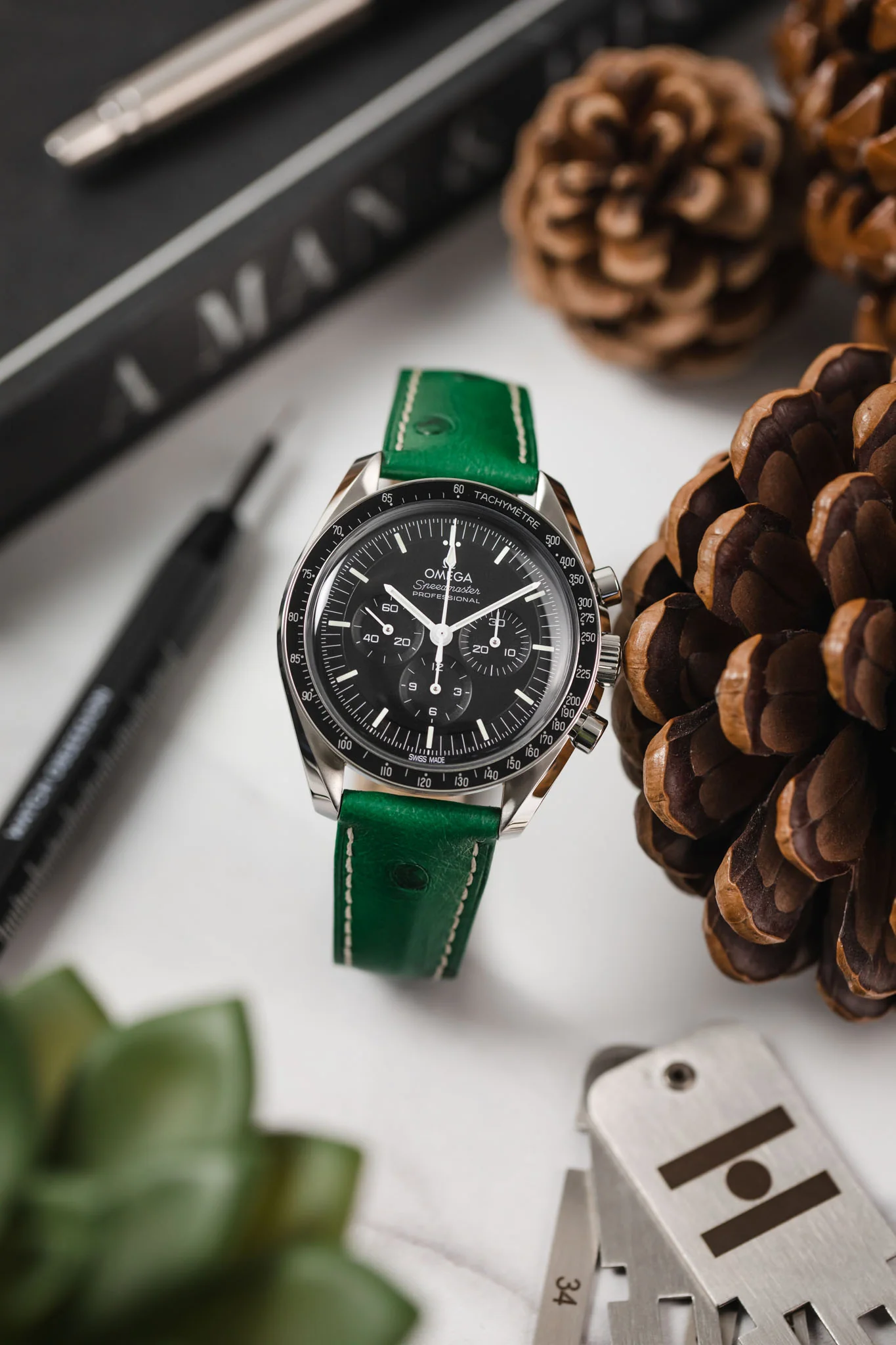 Hirsch MASSAI OSTRICH Leather Watch Strap in GREEN With WHITE Stitching - Image 4