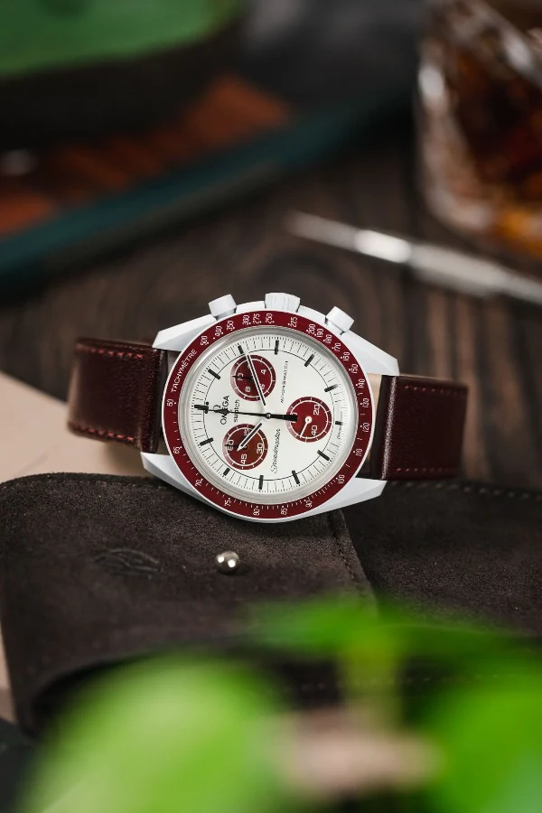 Hirsch OSIRIS Calf Leather Watch Strap in BURGUNDY - Image 4