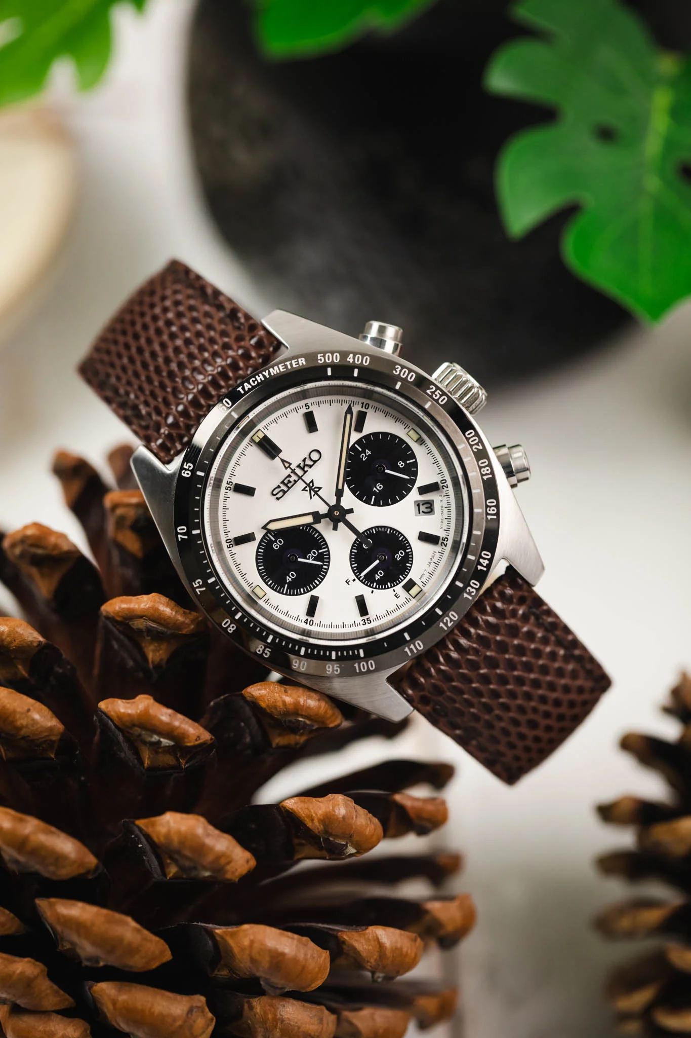 Hirsch RAINBOW Lizard Embossed Quick-Release Leather Watch Strap in BROWN - Image 4