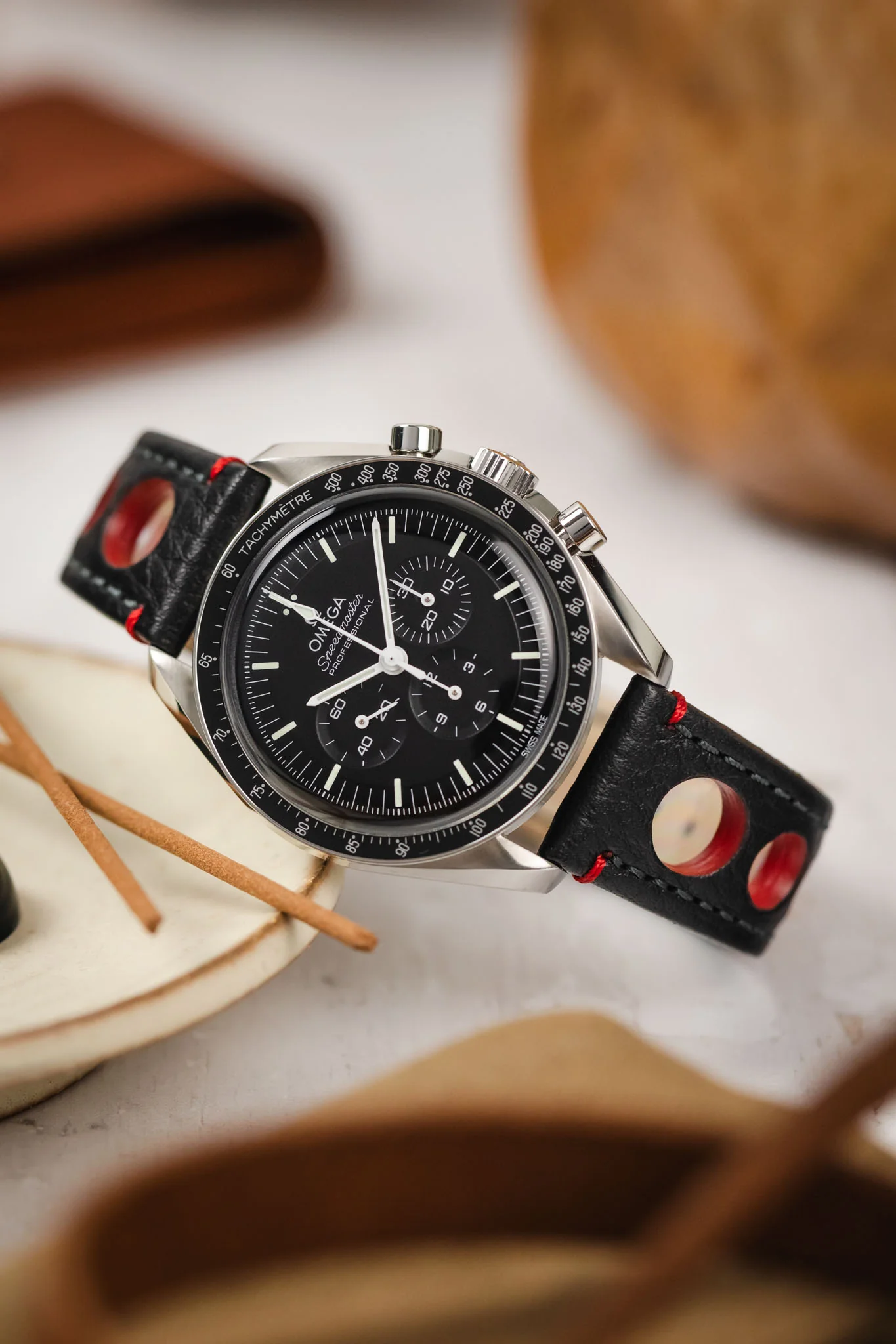 Hirsch RALLY Natural Leather Racing Watch Strap in BLACK / RED - Image 4