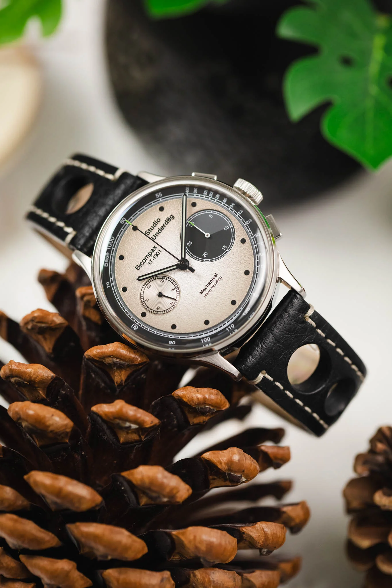 Hirsch RALLY Natural Leather Racing Watch Strap in BLACK & WHITE - Image 4