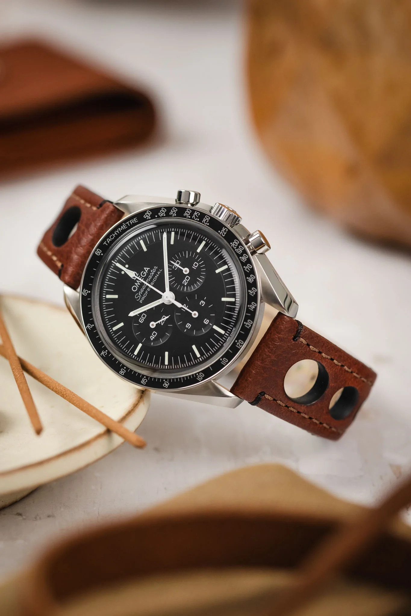 Hirsch RALLY Natural Leather Racing Watch Strap in BROWN - Image 4