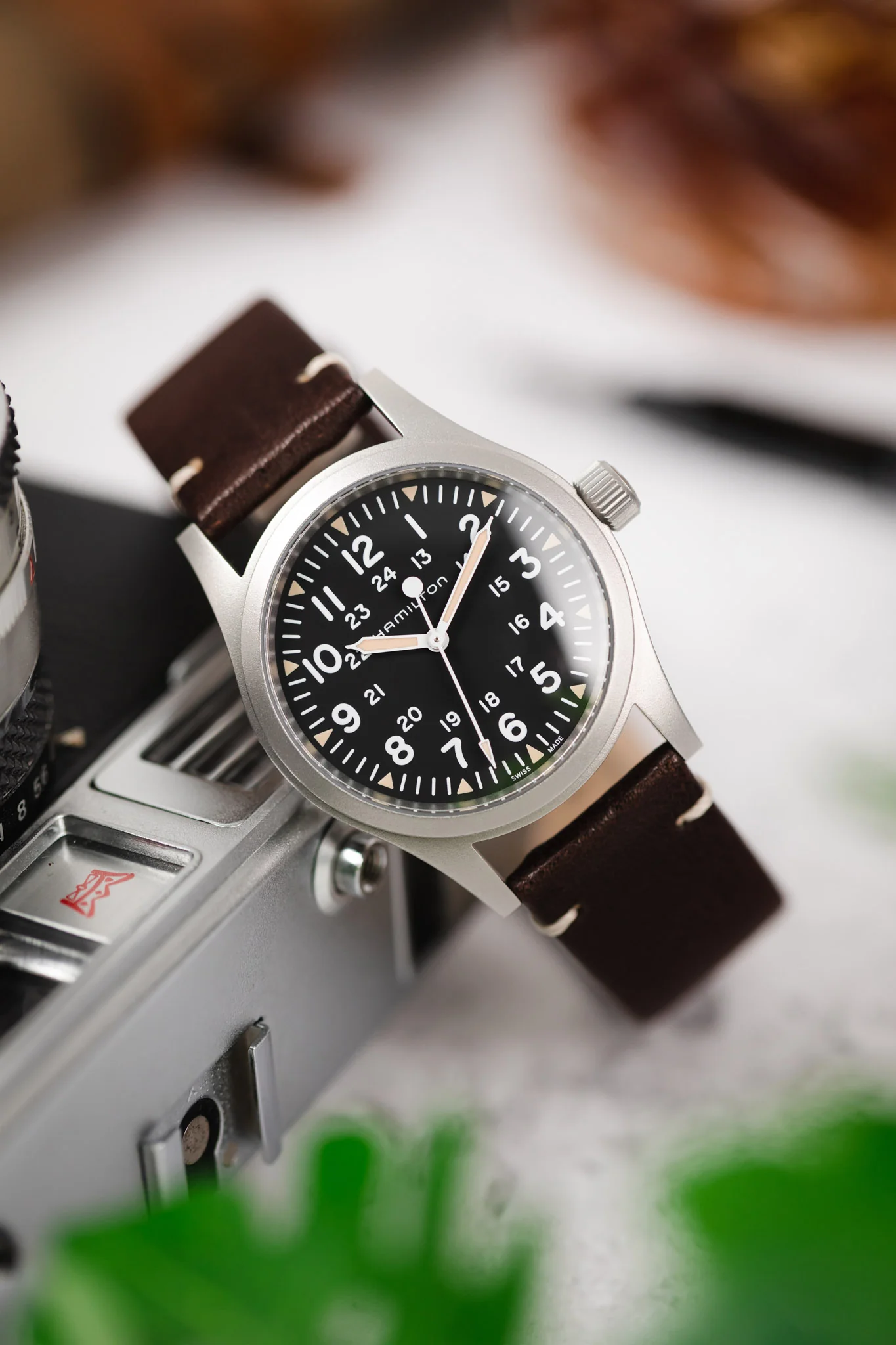 Hirsch RANGER Retro Leather Parallel Watch Strap in BROWN - Image 4