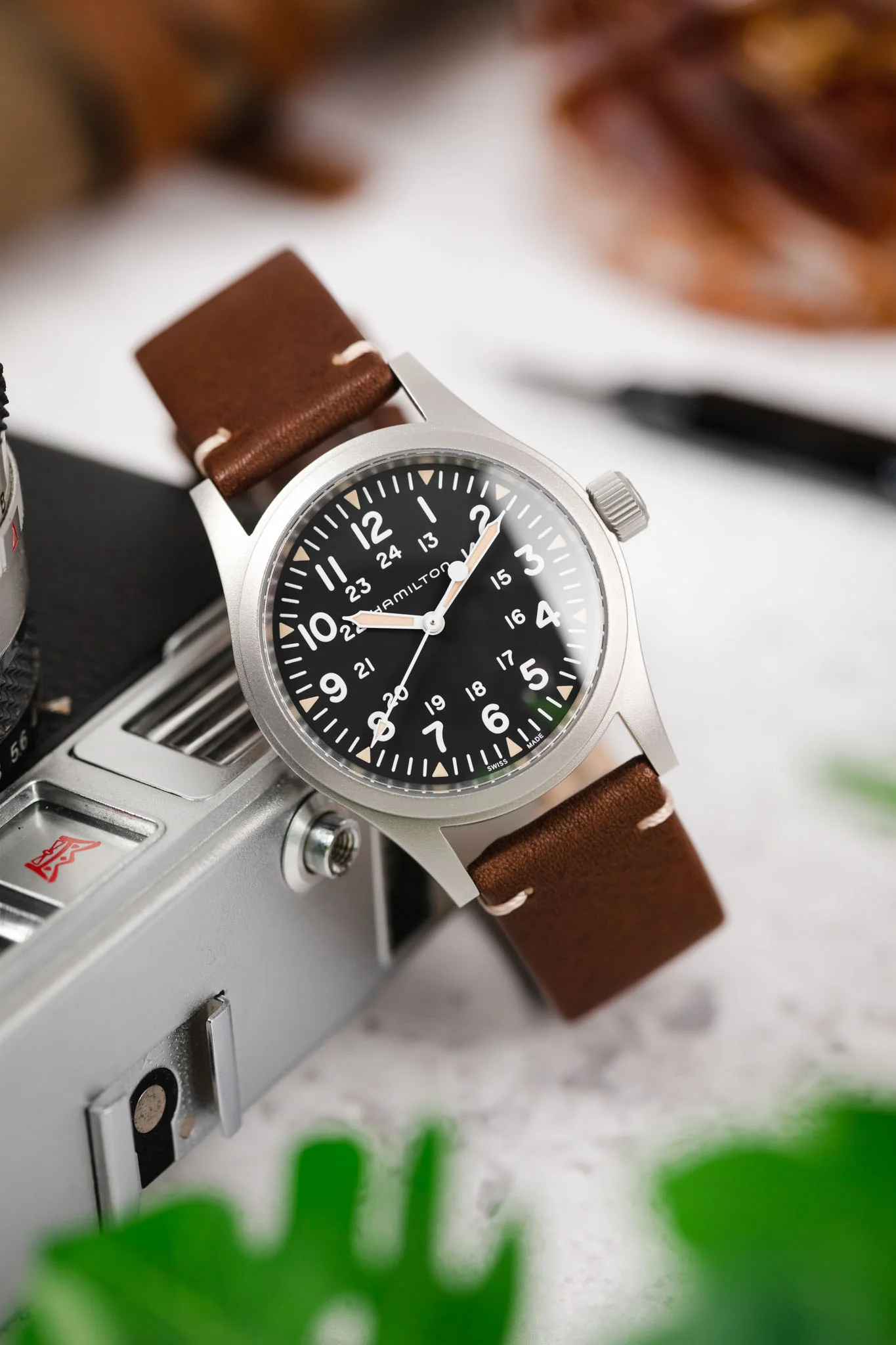 Hirsch RANGER Retro Leather Parallel Watch Strap in GOLD BROWN - Image 4