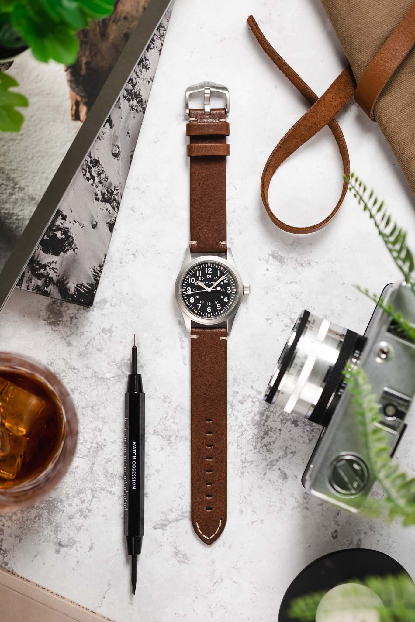 Hirsch RANGER Retro Leather Parallel Watch Strap in GOLD BROWN - Image 6