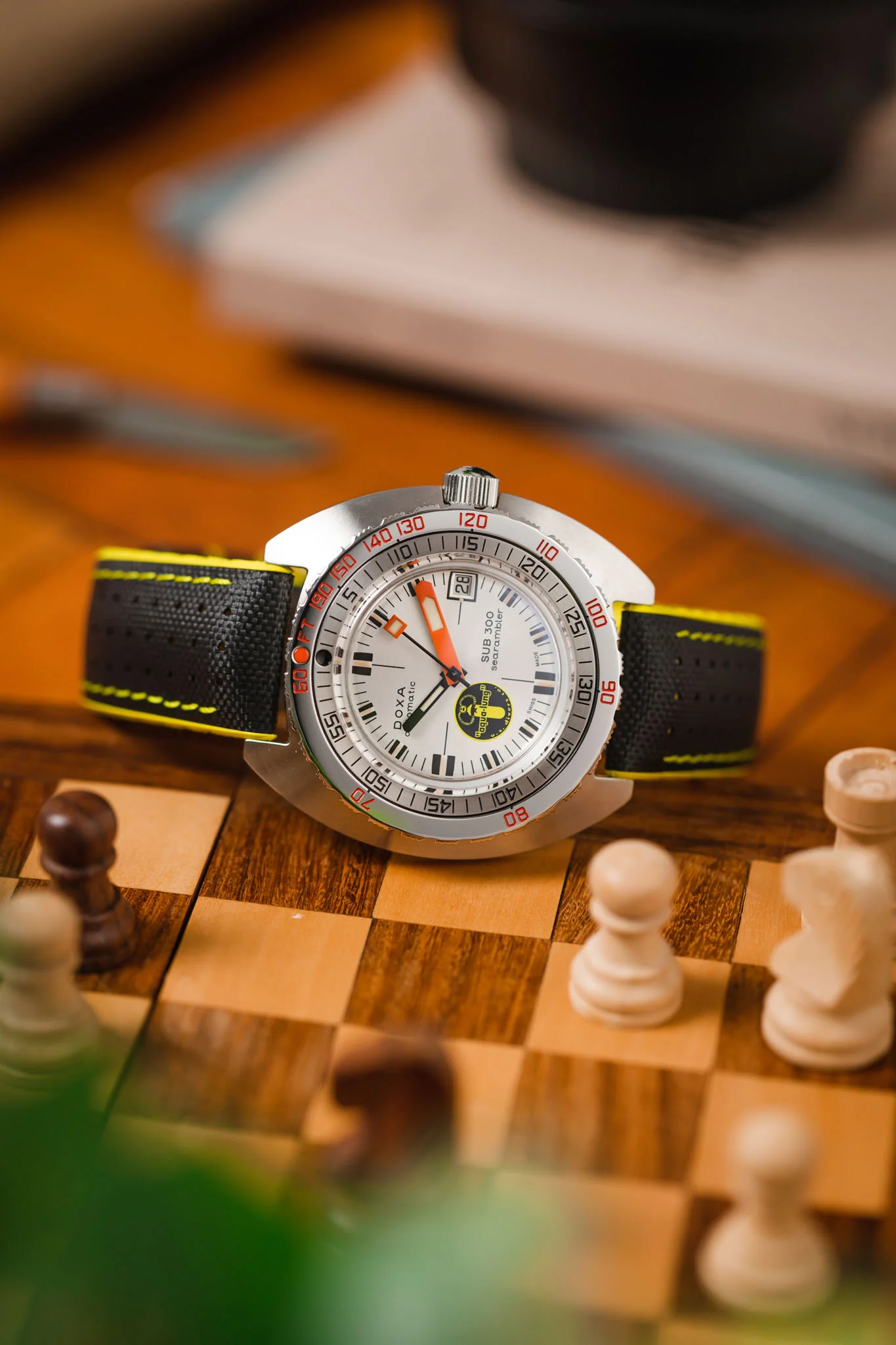 Hirsch ROBBY Sailcloth Effect Performance Watch Strap in BLACK / YELLOW - Image 4