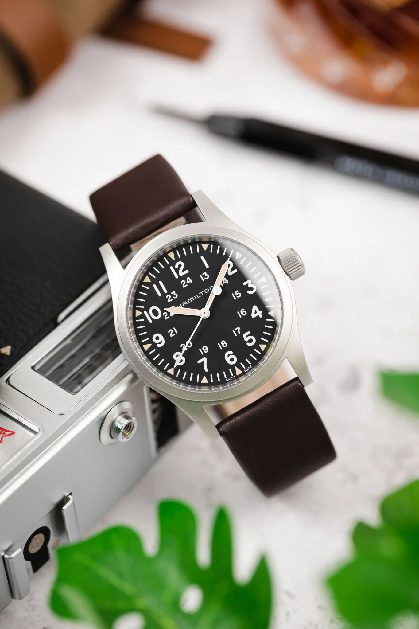 Hirsch TORONTO Quick-Release Fine-Grained Leather Watch Strap in BROWN - Image 4