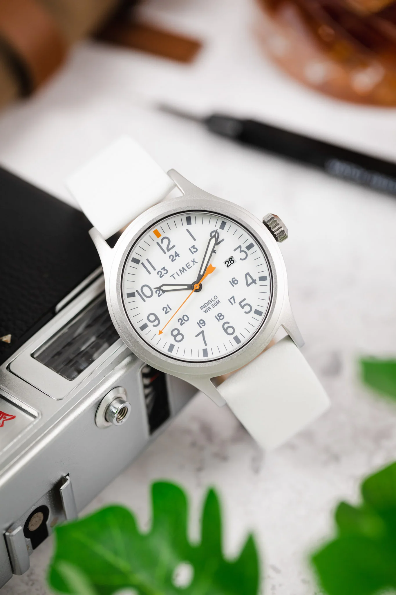 Hirsch TORONTO Quick-Release Fine-Grained Leather Watch Strap in WHITE - Image 4