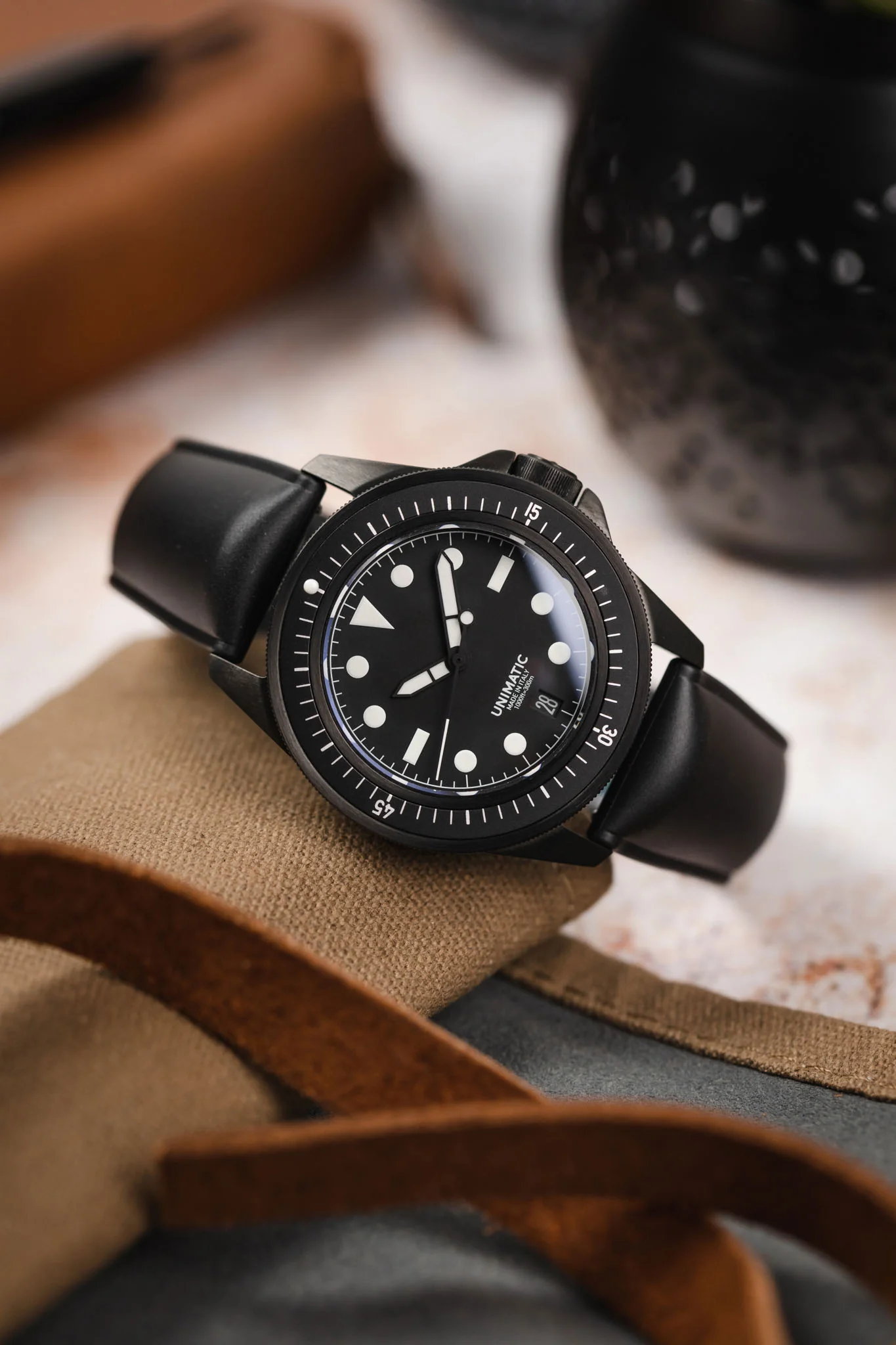 Hirsch URBANE Natural Rubber Watch Strap in BLACK - Image 6